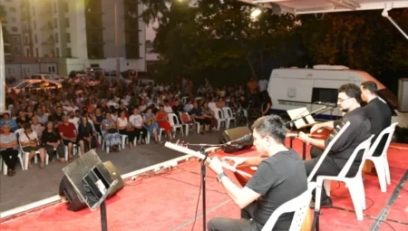 Çiğli’de yaz akşamları müzik ve tiyatroyla canlanıyor: Her mahalleye açık hava sahnesi kuruluyor