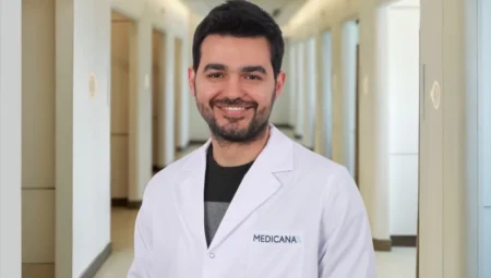 Op. Dr. Kaan Tuğberk Özdemir: “Derin Beyin Stimülasyonu hareket bozukluklarının yanı sıra yaşam kalitesini de artırabiliyor”