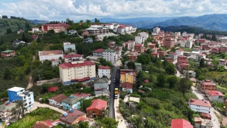 Ordu Korgan’da merkez yollar sıcak asfaltla yenileniyor, çalışmalar diğer sokaklarda sürecek
