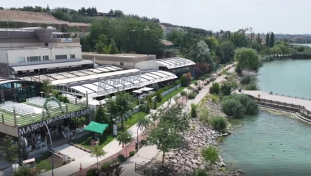 Gölbaşı Belediyesi, Mogan Gölü sahil yolundaki işgalleri kaldırarak yeşil alanları halka açtı