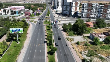 Kayseri’de Erkilet Bulvarı ile Sancaktepe’yi Bağlayan 30 Metrelik Yeni Yol Hizmete Açıldı