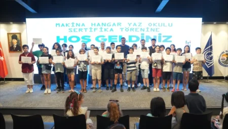 Kartal Bilim Mühendislik ve Teknoloji Merkezi’nde yaz okulu sertifika töreniyle sona erdi