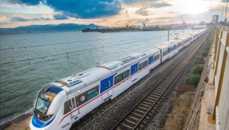 İZBAN’da seferler yeniden başladı, İzmir Büyükşehir Belediyesi grevin TCDD personelinden kaynaklandığını açıkladı