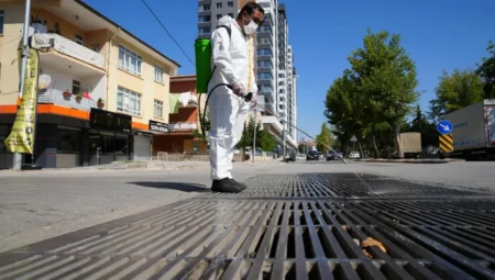Keçiören’de 51 mahallede ilaçlama seferberliği başladı, yaz boyunca sivrisinek ve haşerelere karşı önlem alınıyor