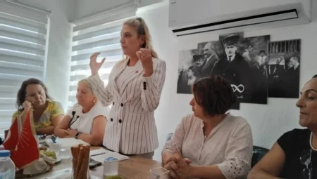 CHP İzmir İl Kadın Kolları Başkanı Zahide Kurun: “Karanlığı Kadınlar Aydınlatacak”