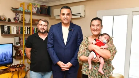 Çiğli Belediyesi’nden “Hoş Geldin Bebek” projesi: Yeni doğan bebeklere hediye çantası dağıtılıyor