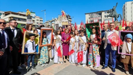 Gaziantep’te GastroANTEP korteji tarihi sokakları şenlendirdi, festival coşkusu kente yayıldı