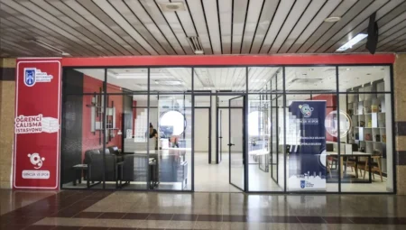 Ankara Büyükşehir Belediyesi OSTİM Metrosu’nda öğrencilere özel çalışma istasyonu açtı