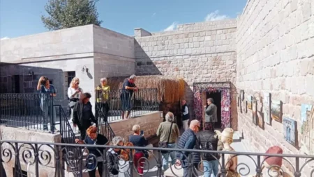 Yunanistan’dan Gelen Mübadil Torunları, Kayseri’de Türkçe Türkü Söyleyip Halay Çekti