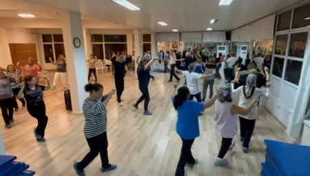 Efeler Belediyesi’nde Halk Oyunları Kursu Yoğun İlgiyle Başladı