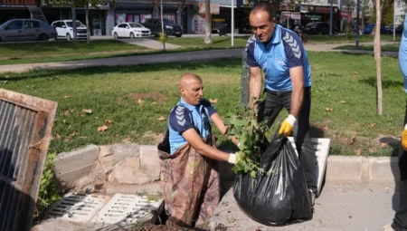 Elazığ Belediyesi kış öncesi yağmur suyu ızgaralarında kapsamlı temizlik çalışması başlattı
